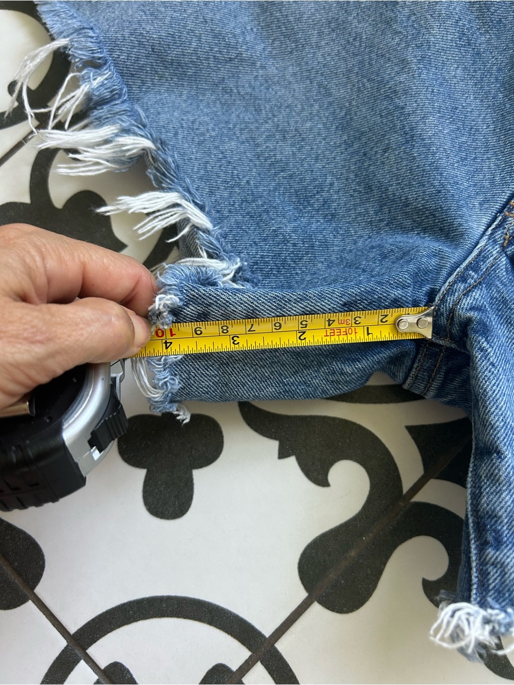 Agolde Parker Shorts (long) - Picture 6 of 9